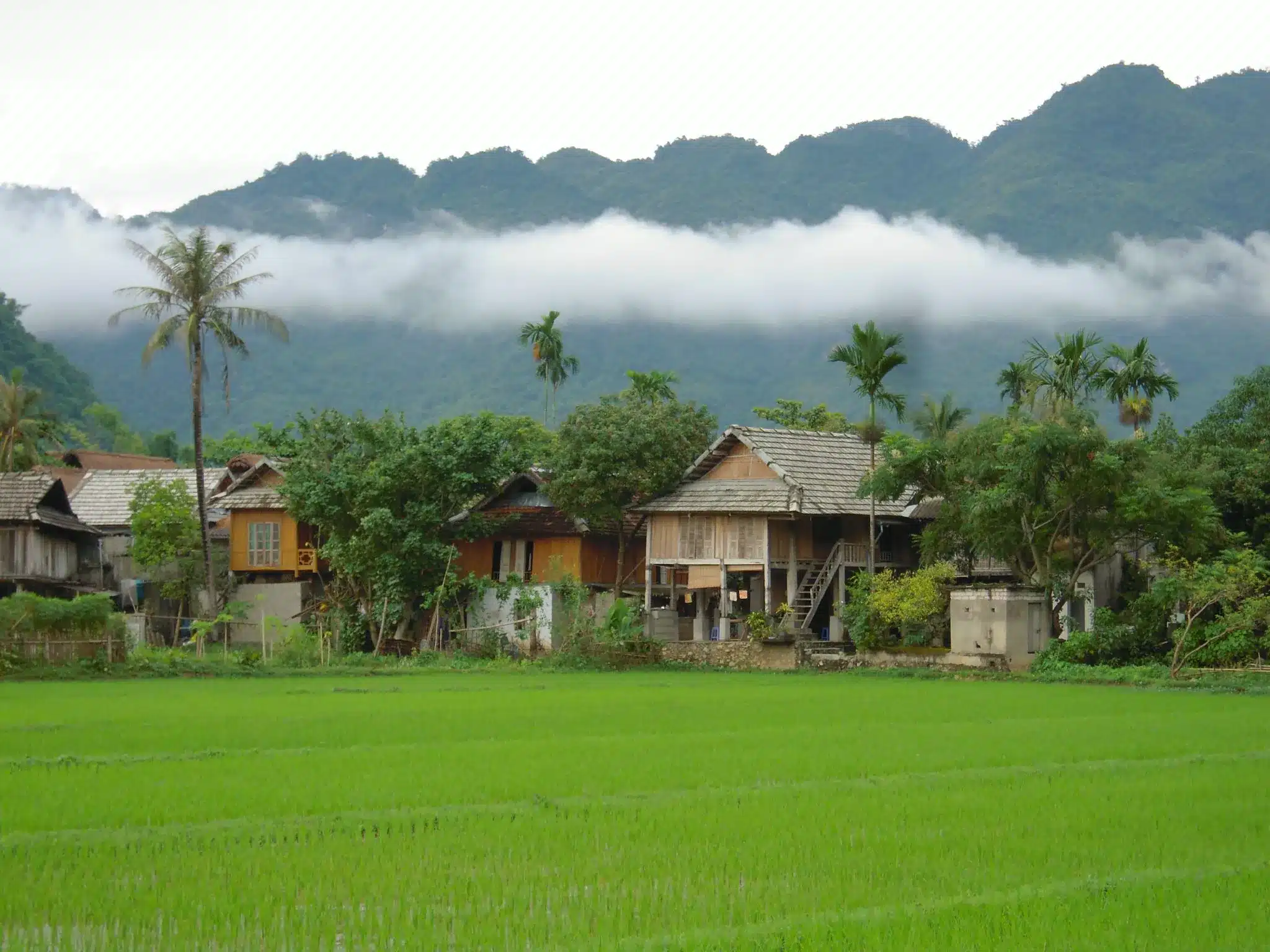 A Travel Guide to Hoa Binh, Vietnam